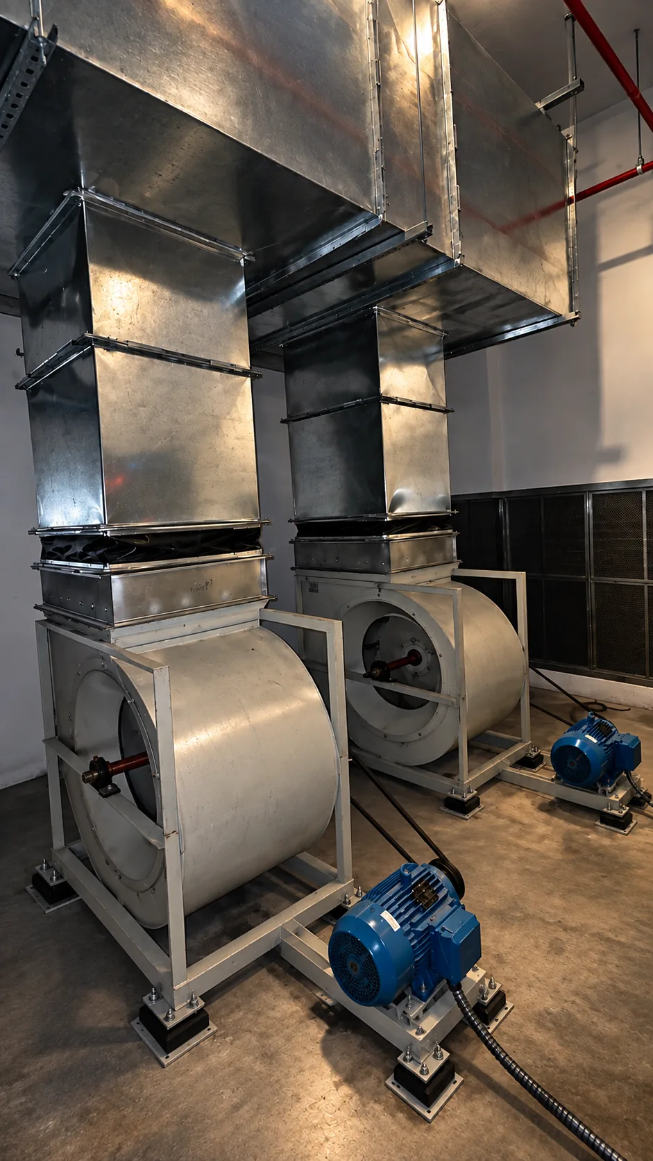 Ventiladores centrífugos e rede de dutos de sistema de pressurização de escadas e ventilação mecânica